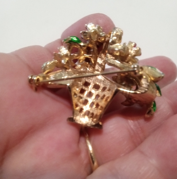 Vintage Flower Basket Brooch Signed St. Labre Gold Tone Enamel Faux Pearl - Picture 5 of 8